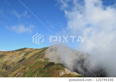 深秋的日本百名山之一的飯豐山 120749198