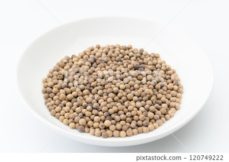 Whole white pepper in a plate 120749222