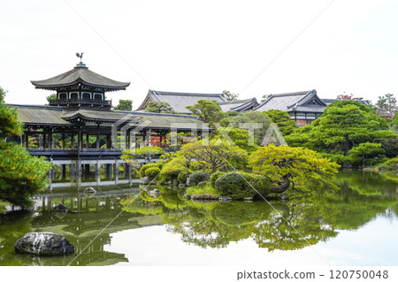 Heian Shrine (November) East Garden "Taiheikaku" 120750048