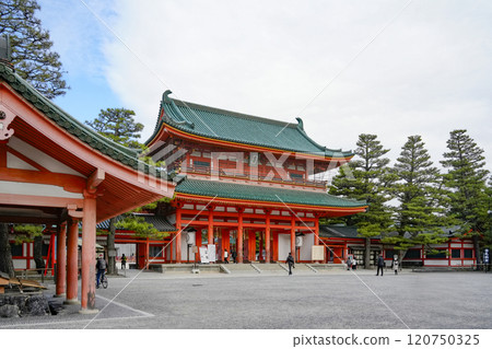 Heian Jingu Shrine Heian Jingu Shrine 120750325