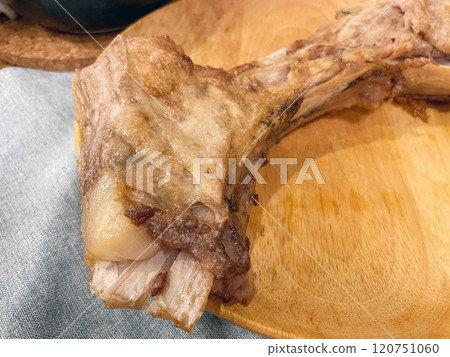 Grilled beef with tuna 120751060