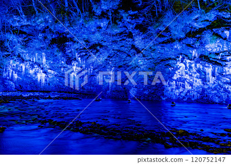 Icicles of Misotsuchi, Chichibu, Saitama Prefecture 120752147