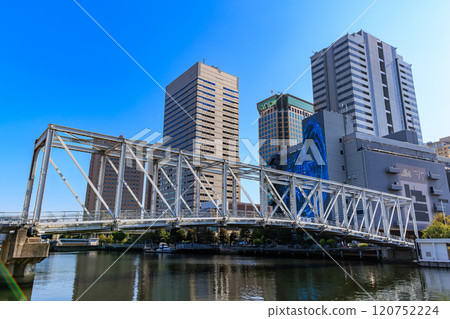 Tokyo, Shinagawa, Tennozu Isle cityscape, Tennozu Fureai Bridge 120752224
