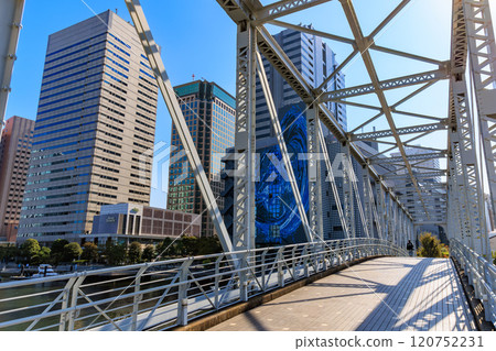 Tokyo, Shinagawa, Tennozu Isle cityscape, Tennozu Fureai Bridge 120752231
