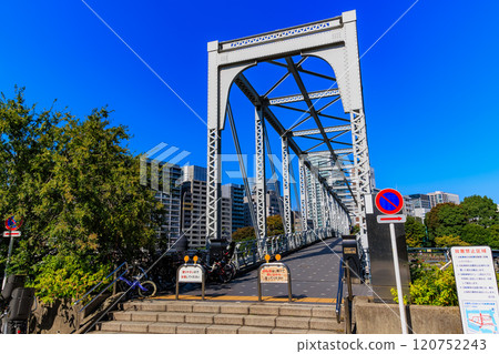 Tokyo, Shinagawa, Tennozu Isle cityscape, Tennozu Fureai Bridge 120752243