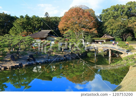 [Okayama Prefecture] Okayama Korakuen on a clear autumn day (Fantastic Autumn Garden) 120753200
