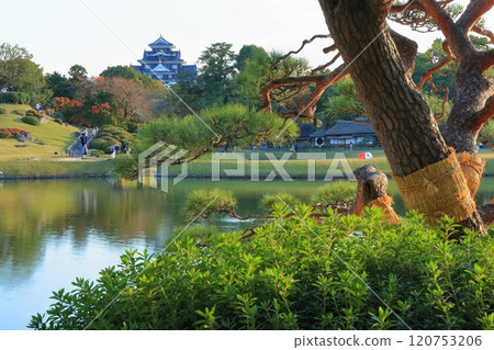 [岡山縣] 秋高氣爽的岡山後樂園 120753206