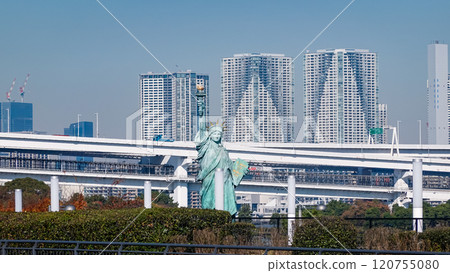 Statue of Liberty on a clear day in Odaiba (Minato Ward, Tokyo) 120755080