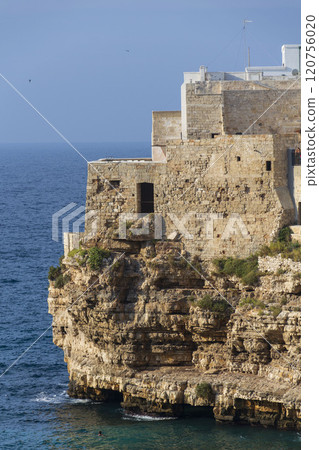 Traditional houses on dramatic cliffs rising from Adriatic sea in Polignano a Mare, Italy Traditional houses on dramatic cliffs rising from Adriatic sea in Polignano a Mare, Italy 120756020