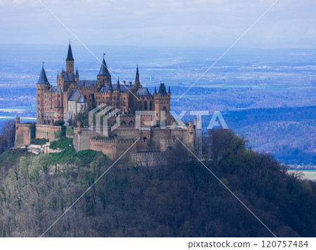 霍亨索倫城堡,一座美麗的歐洲山上城堡 霍亨索倫城堡,一座美麗的歐洲山上城堡 120757484
