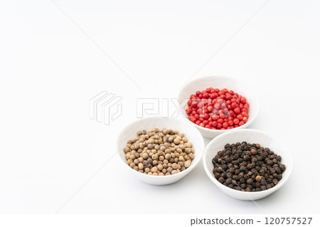 Pink pepper, black pepper and white pepper whole Pink pepper, black pepper and white pepper whole 120757527