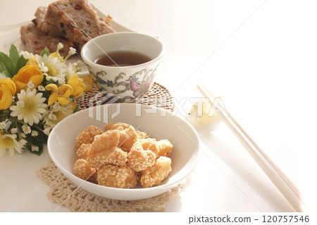 中國芝麻糖和中國茶 120757546