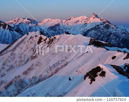 Snow-covered Mount Yari and the Hotaka mountain range as seen from Mount Tsubaki in the Northern Alps 120757924
