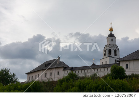 Discovering the historical architecture of Sviyazhsk with its stunning monasteries and dramatic skies Discovering the historical architecture of Sviyazhsk with its stunning monasteries and dramatic skies 120758007