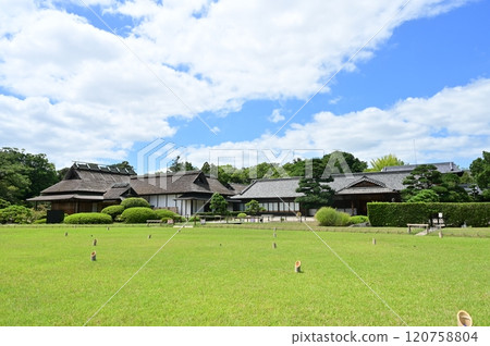 Enyo-tei and Kakumeikan in Okayama Korakuen Enyo-tei and Kakumeikan in Okayama Korakuen 120758804