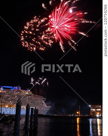 靜岡縣的月亮、煙火和豪華遊輪 10 月 120759266