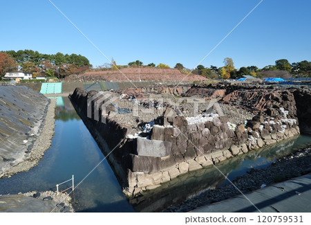 Excavated stone wall of the castle tower of Sunpu Castle Excavated stone wall of the castle tower of Sunpu Castle 120759531