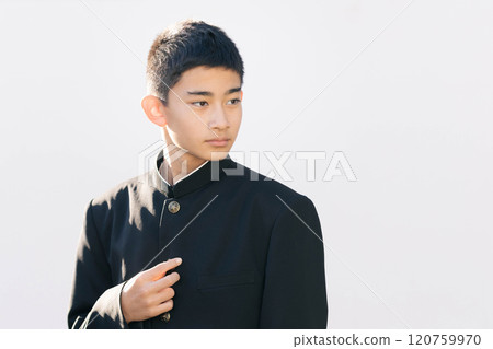 Male junior high school student wearing a school uniform 120759970