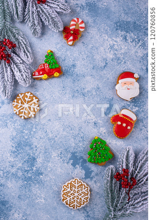 Christmas homemade gingerbread cookies with icing 120760856
