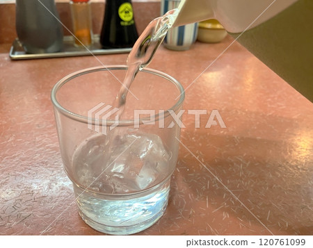 Water poured into the cup 120761099