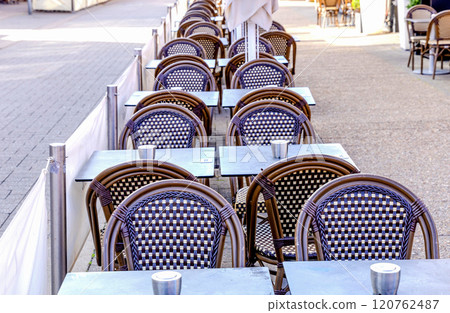 Summer restaurant on the city street. Outdoor cafe. 120762487