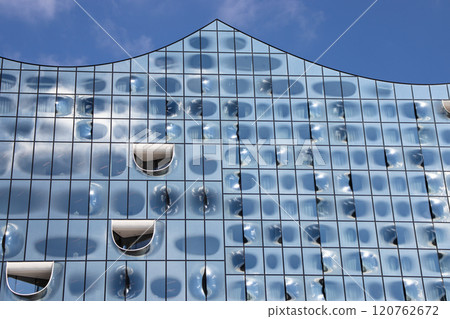 Elbphilarmonie - Elbe Philharmonic, a concert hall in the Hafen City quarter of Hamburg and river Elbe. The Westin Hamburg hotel. Hamburg, Germany 120762672