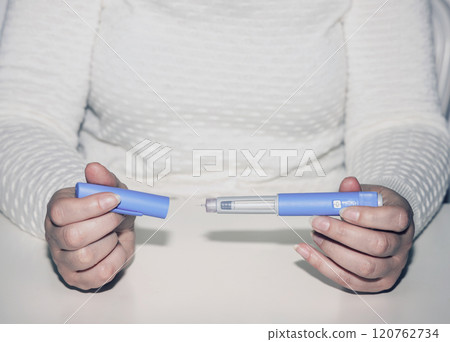 Insulin injection pen or insulin cartridge pen for diabetics. Insulin injection pen or insulin cartridge pen for diabetics. 120762734