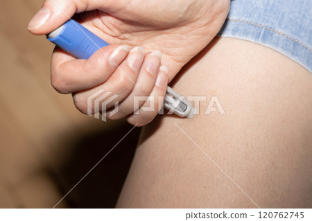 Insulin injection pen or insulin cartridge pen for diabetics. Insulin injection pen or insulin cartridge pen for diabetics. 120762745