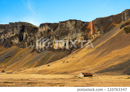 Mountain and a house in the autumn, Iceland Mountain and a house in the autumn, Iceland 120763347