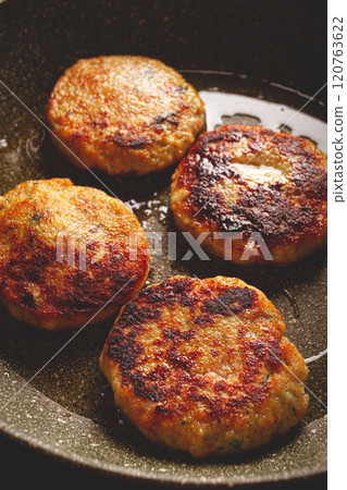 fried chicken cutlets, with vegetables, in a frying pan, homemade, no people, 120763622