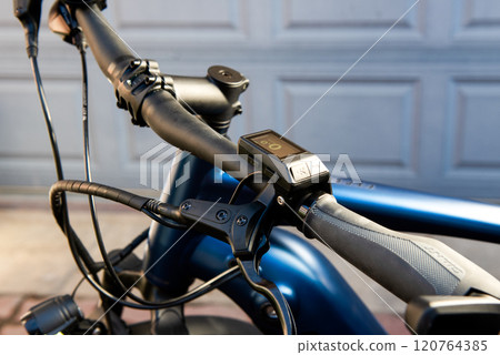E-bike Computer speed and power control. Electric bike 120764385