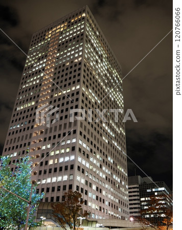 一座摩天大樓 一座摩天大樓 120766066