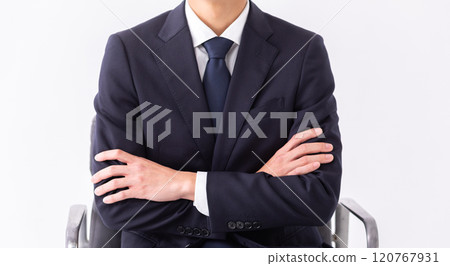 企業主雙臂交叉的照片(圖) 企業主雙臂交叉的照片(圖) 120767931