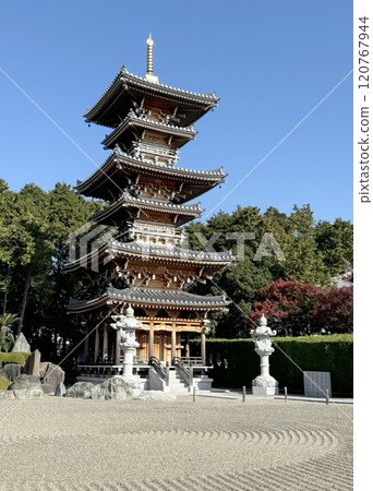 Chokeiji Temple - Three-story pagoda with a skirt Chokeiji Temple - Three-story pagoda with a skirt 120767944