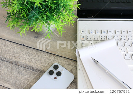 Smartphone and PC synchronization, transfer, search, research, business scene Smartphone and PC synchronization, transfer, search, research, business scene 120767951