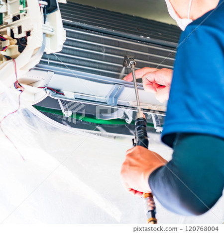 Air conditioner cleaning service removes mold and mildew [Image of general cleaning] 120768004