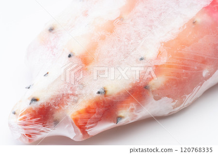 冷凍帝王蟹腳趾甲的特寫 冷凍帝王蟹腳趾甲的特寫 120768335