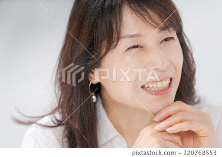 中年女性美麗形象 120768553