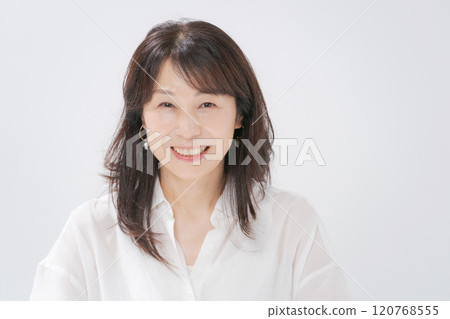 Beauty image of middle-aged women Beauty image of middle-aged women 120768555