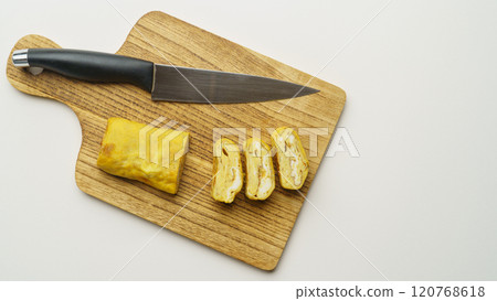 Fried egg image 120768618