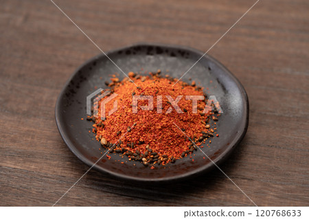 小盤子裡的七味辣椒 小盤子裡的七味辣椒 120768633