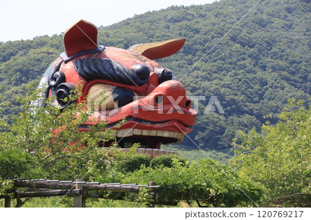 The largest lion head in Japan at Hitachi Fudoki Hill in Ishioka City, Ibaraki Prefecture 120769217