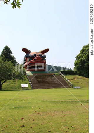 The largest lion head in Japan at Hitachi Fudoki Hill in Ishioka City, Ibaraki Prefecture 120769219