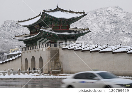 Winter in Seoul with Snow Winter in Seoul with Snow 120769439
