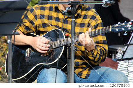 戶外現場吉他手 戶外現場吉他手 120770103