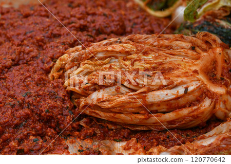 'Kimjang', an early winter event unique to Korea 120770642