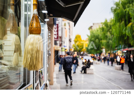 秋天的首爾仁寺洞大街 120771146