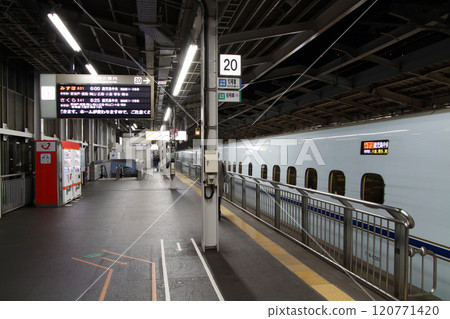 [First train] Sanyo Shinkansen N700 series Mizuho No. 601 stopped at Shin-Osaka Station 120771420