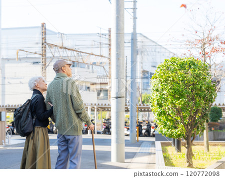 Senior couple walking together in the city Senior couple walking together in the city 120772098