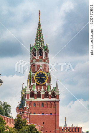 Spasskaya Tower of Moscow Kremlin on Red Square, Russia Spasskaya Tower of Moscow Kremlin on Red Square, Russia 120772991